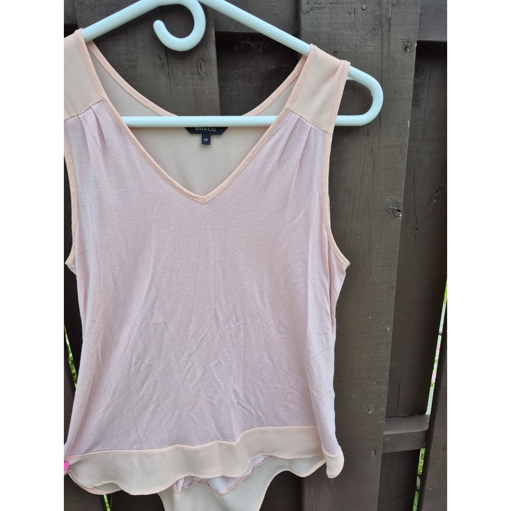 RW&CO Women Blouse Top Shirt Regular fit Pink‎ Size S V Neck Sleevless EUC